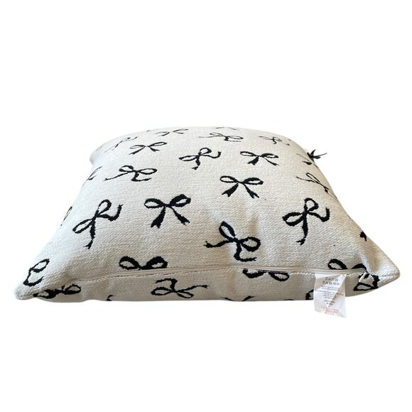 Cynthia Rowley BOW Feather Filled Pillow 20x20 Black & Cream NEW - Picture 2 of 12